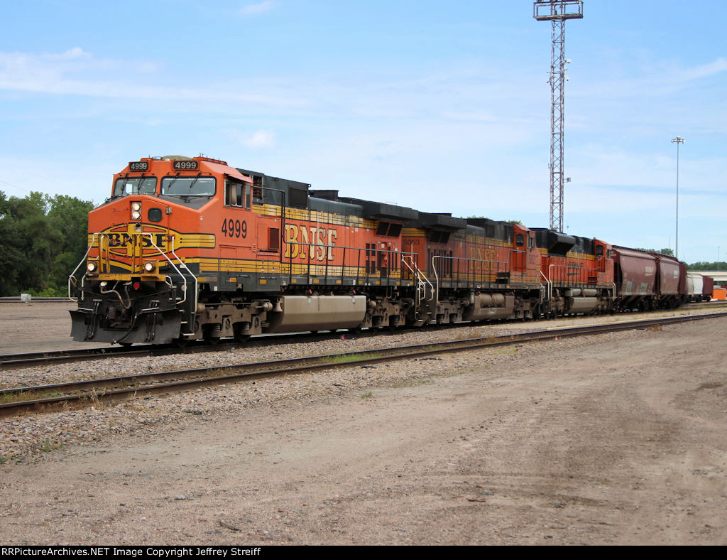 BNSF 4999